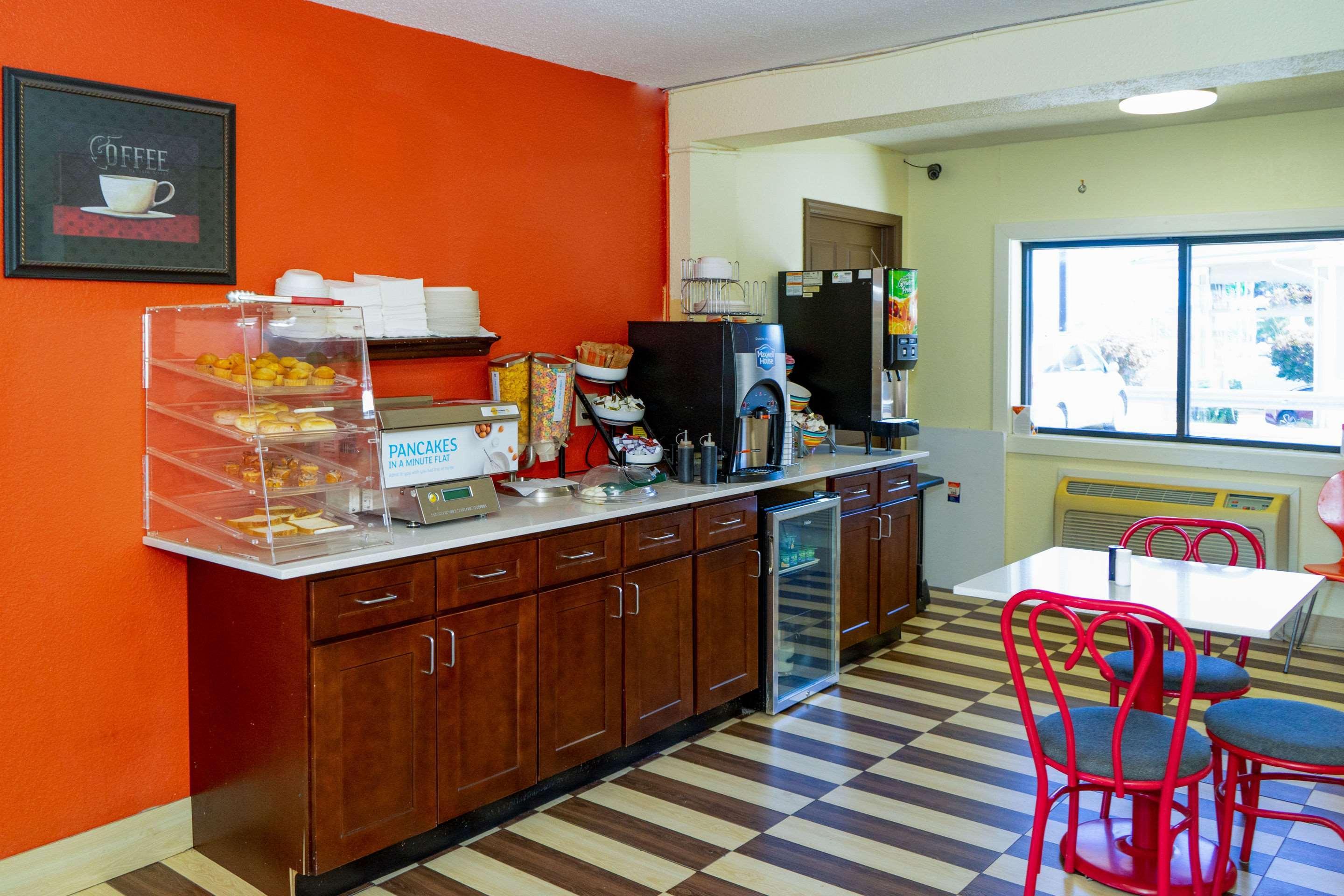 Econo Lodge Weldon - Roanoke Rapids Buitenkant foto
