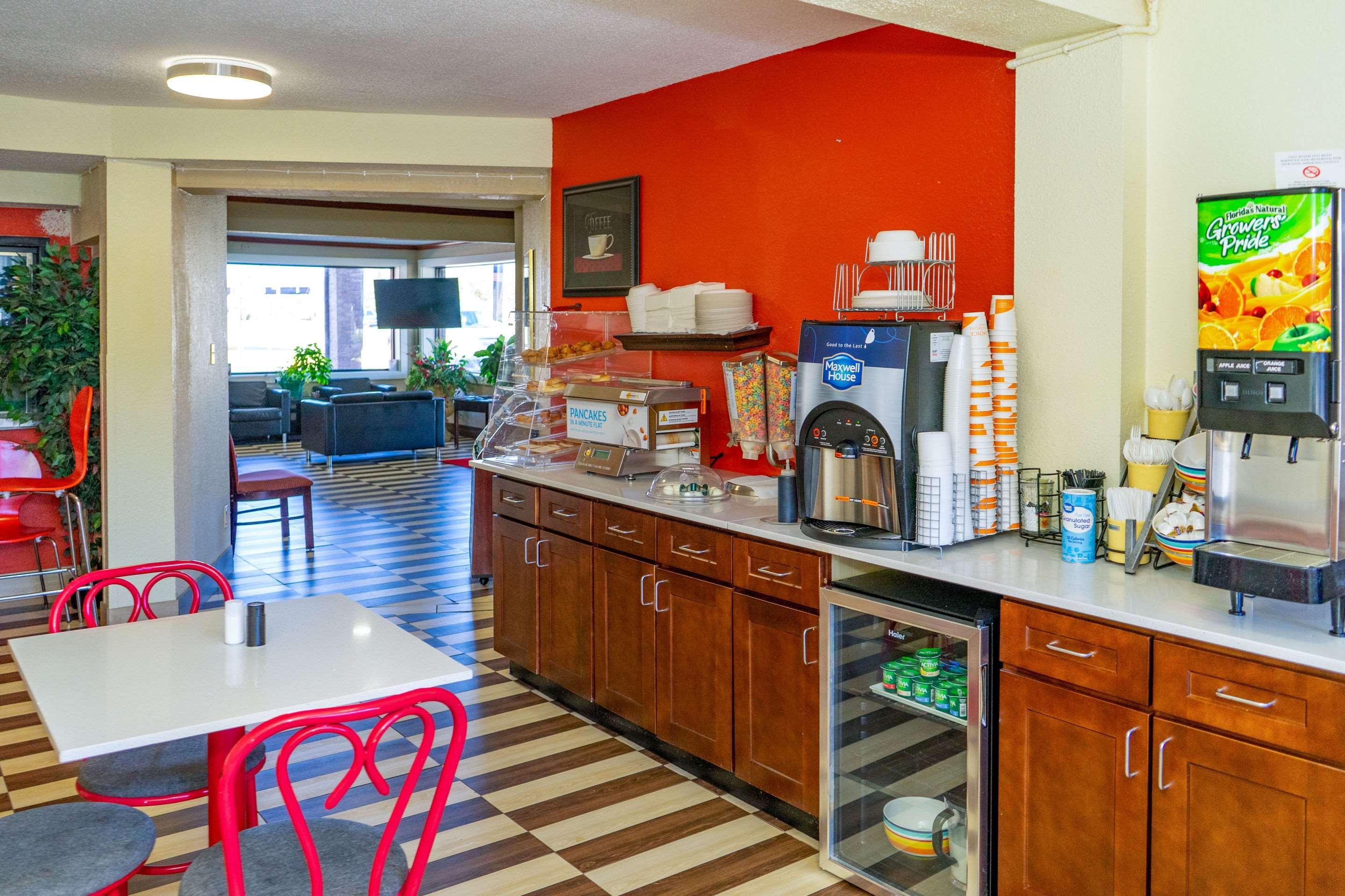 Econo Lodge Weldon - Roanoke Rapids Buitenkant foto