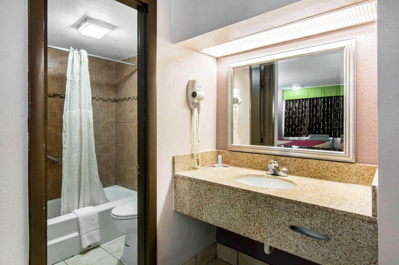 Econo Lodge Weldon - Roanoke Rapids Buitenkant foto