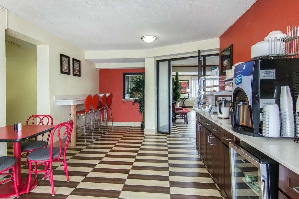 Econo Lodge Weldon - Roanoke Rapids Buitenkant foto